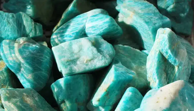 Les Pierres Semi-Précieuses – Découvrez l&rsquo;Amazonite qui Subliment Nos Créations
